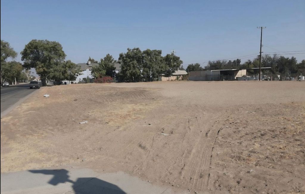 Image 1 of property listing at 916 C Street, Fresno, CA 93706