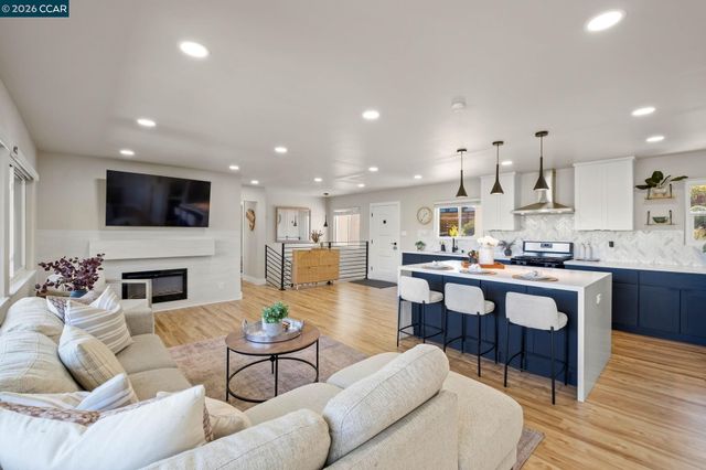 100 Hillcroft Way, Walnut Creek, CA 94597