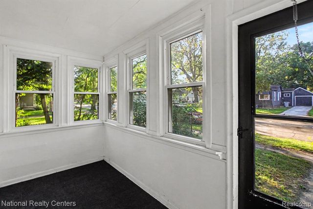 345 E Maxlow Avenue, Hazel Park, MI 48030