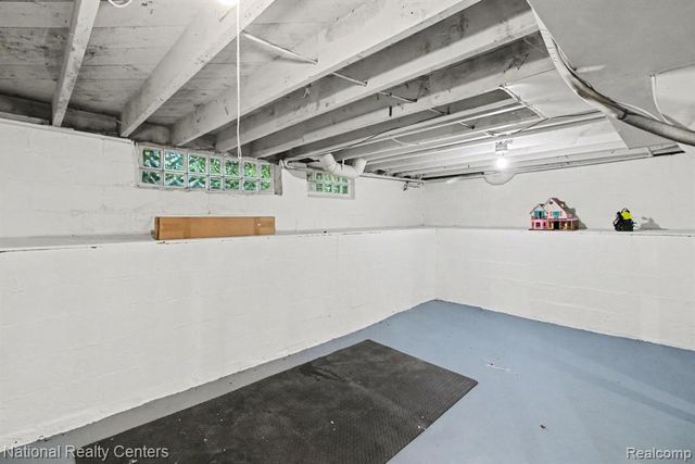 345 E Maxlow Avenue, Hazel Park, MI 48030