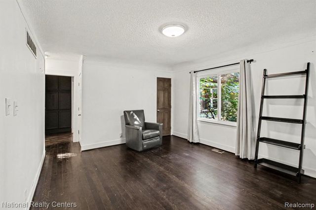 345 E Maxlow Avenue, Hazel Park, MI 48030