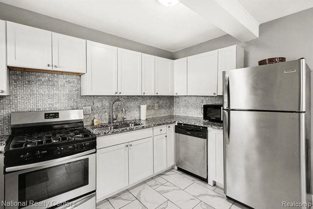 345 E Maxlow Avenue, Hazel Park, MI 48030