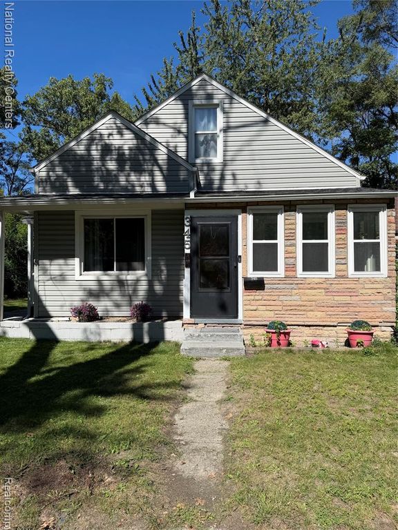 345 E Maxlow Avenue, Hazel Park, MI 48030