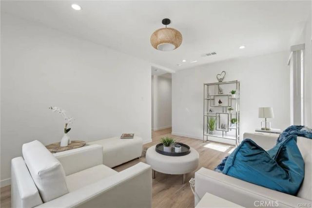 13739 Wyndotte Street, Los Angeles, CA 91405
