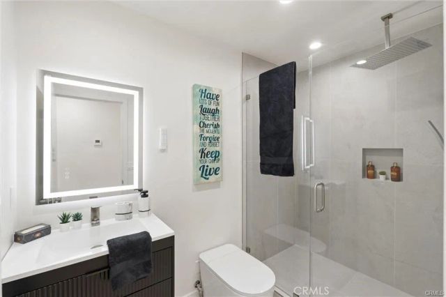 13739 Wyndotte Street, Los Angeles, CA 91405