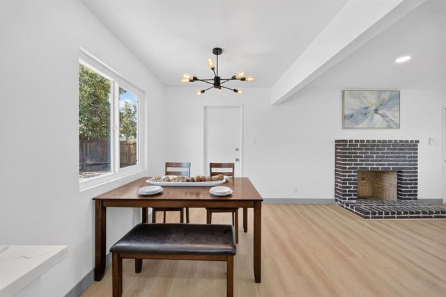 1014 W Marilyn Way, Fresno, CA 93728