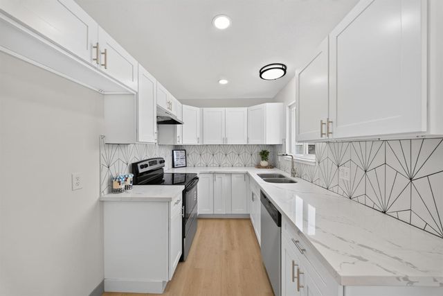 1014 W Marilyn Way, Fresno, CA 93728