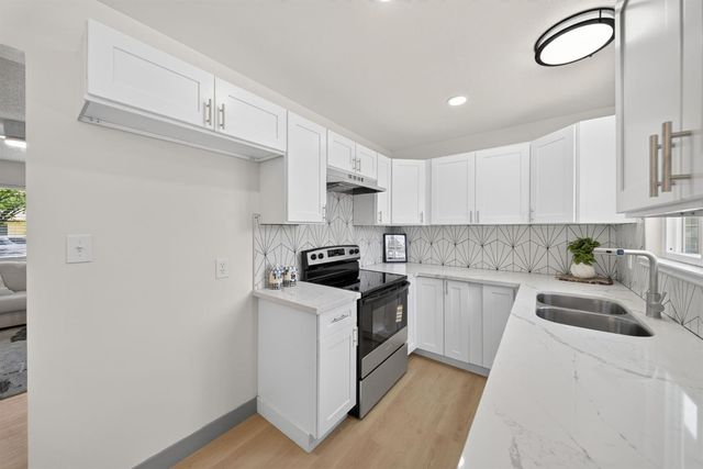 1014 W Marilyn Way, Fresno, CA 93728