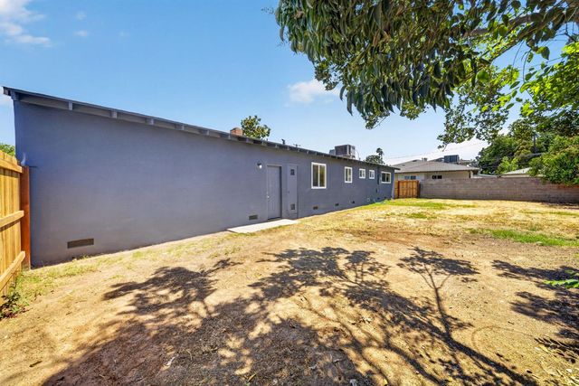 1014 W Marilyn Way, Fresno, CA 93728