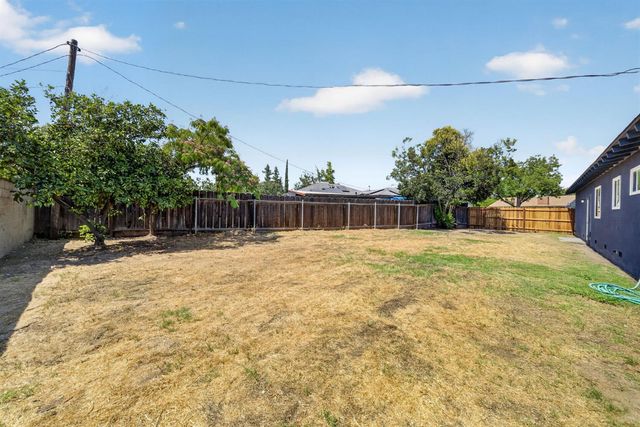 1014 W Marilyn Way, Fresno, CA 93728
