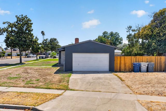 1014 W Marilyn Way, Fresno, CA 93728