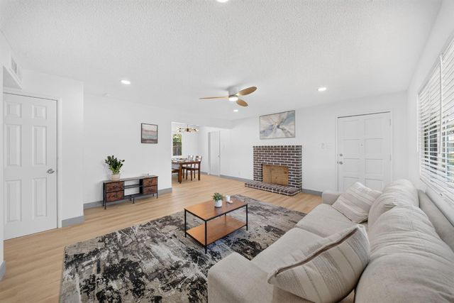 1014 W Marilyn Way, Fresno, CA 93728