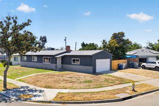 1014 W Marilyn Way, Fresno, CA 93728