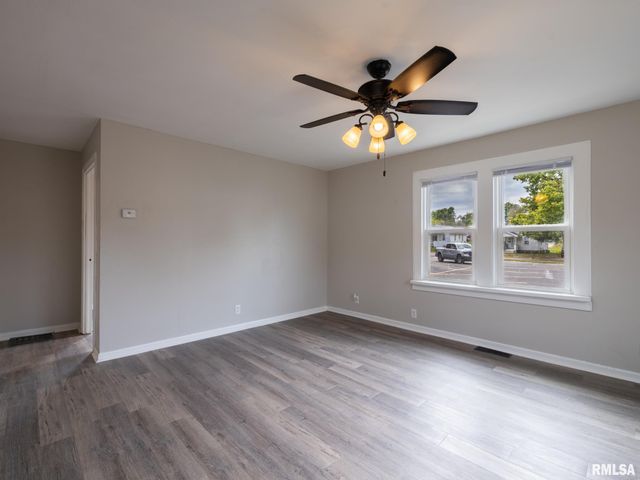 708 DERBY Street, Pekin, IL 61554