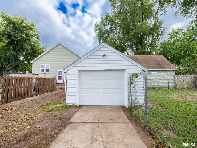 708 DERBY Street, Pekin, IL 61554