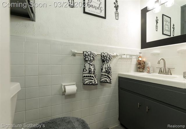 19341 Nadol Drive, Southfield, MI 48075