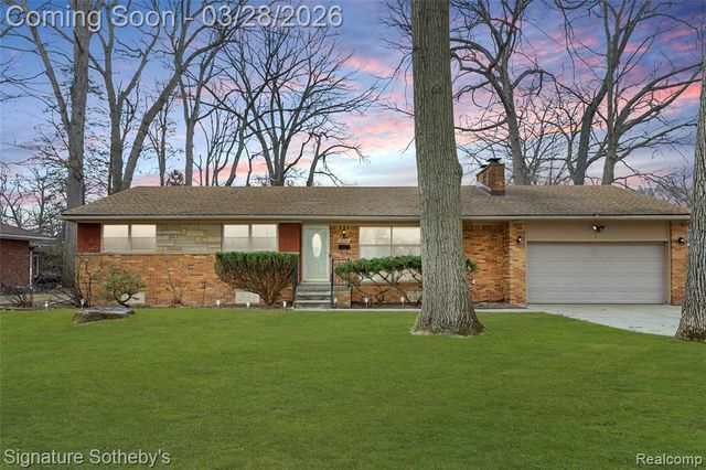 19341 Nadol Drive, Southfield, MI 48075