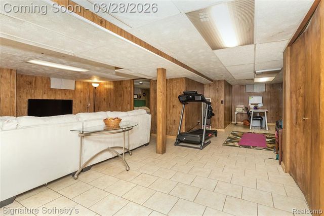 19341 Nadol Drive, Southfield, MI 48075