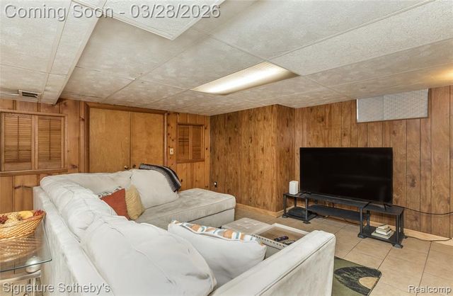 19341 Nadol Drive, Southfield, MI 48075