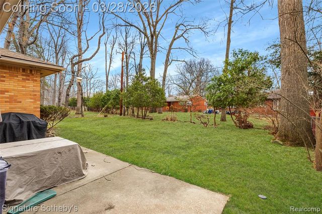 19341 Nadol Drive, Southfield, MI 48075