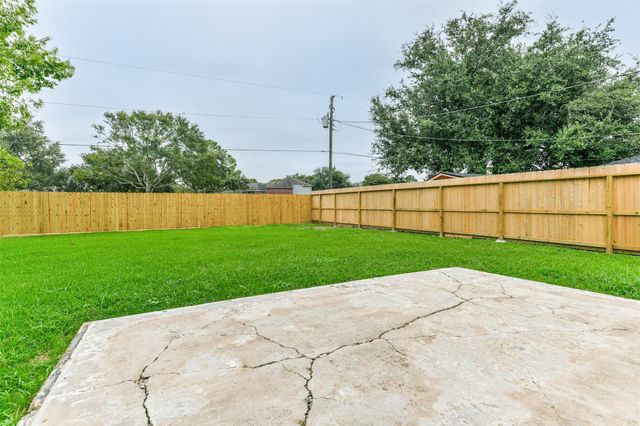 104 Brigadoon Lane, Friendswood, TX 77546