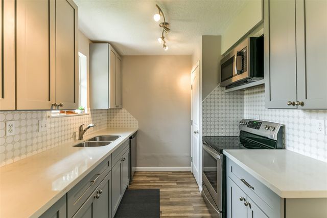 104 Brigadoon Lane, Friendswood, TX 77546