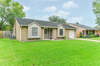 104 Brigadoon Lane, Friendswood, TX 77546