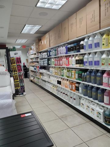 7101 SW 8th St, Miami, FL 33144