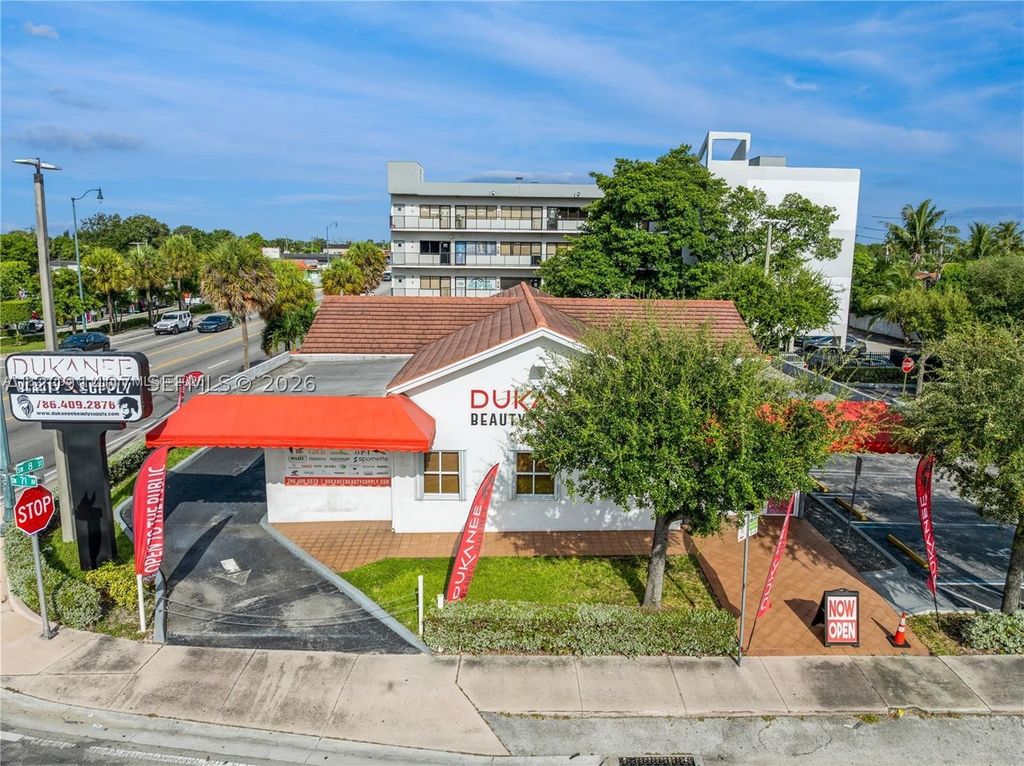 7101 SW 8th St, Miami, FL 33144
