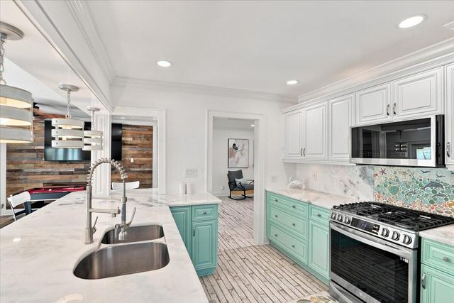 1736 NW 39th Street, Oakland Park, FL 33309