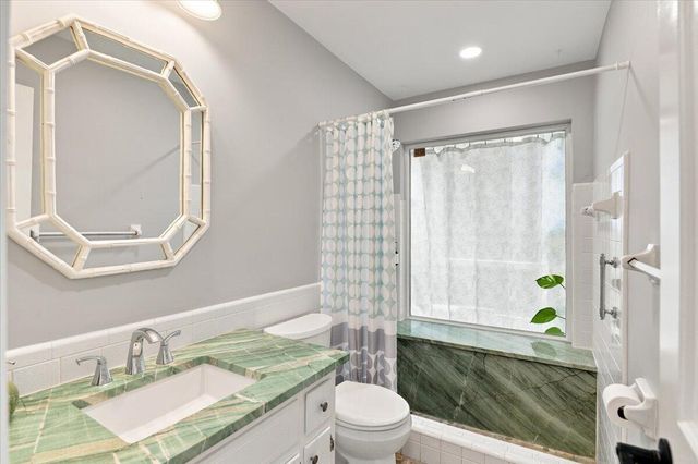 1736 NW 39th Street, Oakland Park, FL 33309