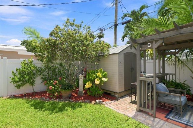 1736 NW 39th Street, Oakland Park, FL 33309