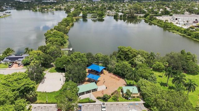1736 NW 39th Street, Oakland Park, FL 33309