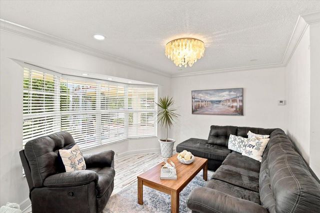 1736 NW 39th Street, Oakland Park, FL 33309