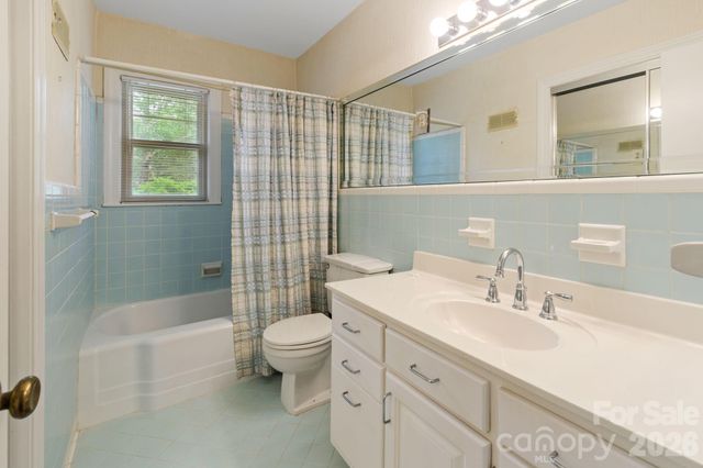 4215 Chelmsford Road, Charlotte, NC 28211