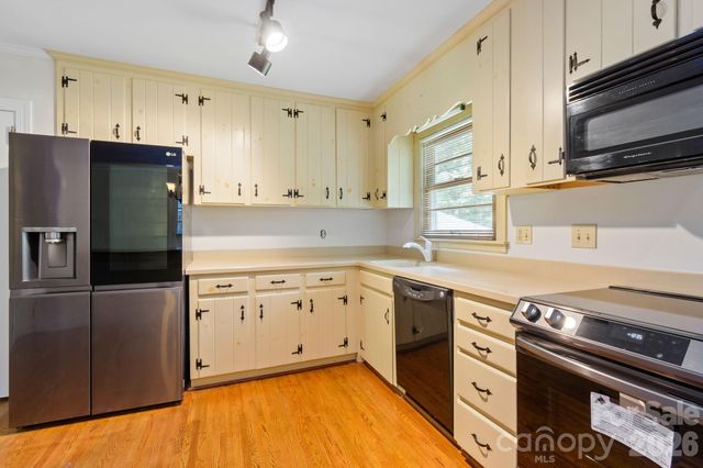 4215 Chelmsford Road, Charlotte, NC 28211