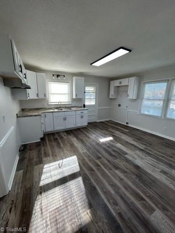 4020 Menfreya Court, Winston-salem, NC 27106