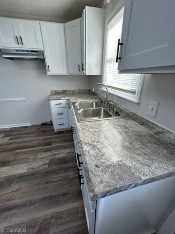 4020 Menfreya Court, Winston-salem, NC 27106