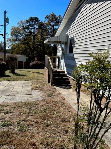 4020 Menfreya Court, Winston-salem, NC 27106