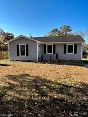 4020 Menfreya Court, Winston-salem, NC 27106