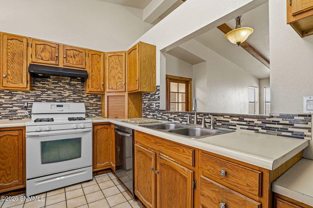 2140 Sagecrest Avenue, Las Cruces, NM 88011