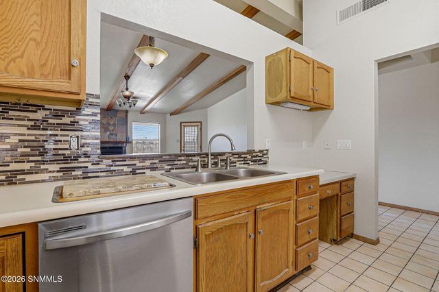 2140 Sagecrest Avenue, Las Cruces, NM 88011
