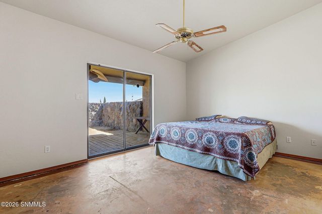2140 Sagecrest Avenue, Las Cruces, NM 88011