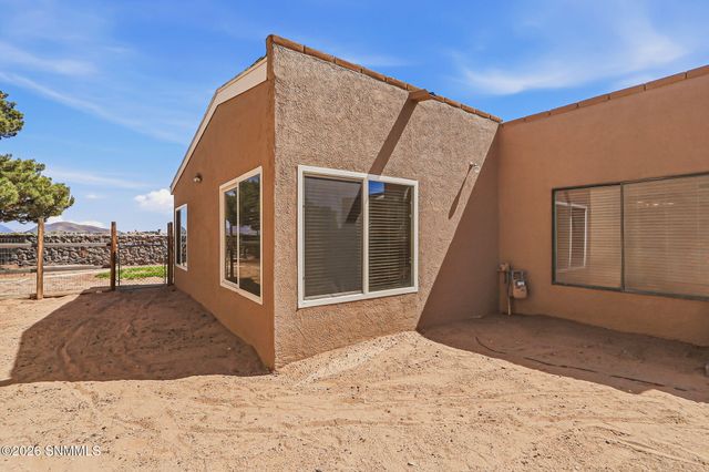 2140 Sagecrest Avenue, Las Cruces, NM 88011