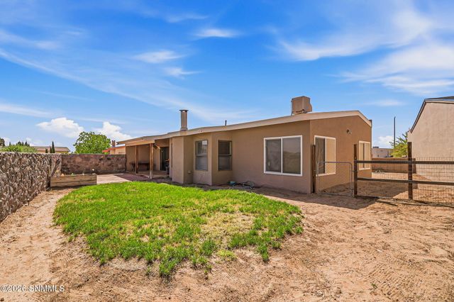2140 Sagecrest Avenue, Las Cruces, NM 88011