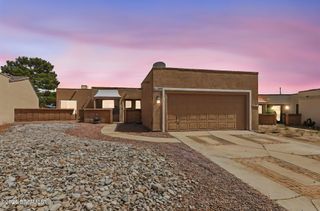 2140 Sagecrest Avenue, Las Cruces, NM 88011