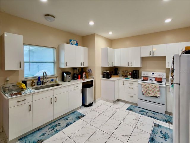 402 E MAPLE STREET, Winter Garden, FL 34787