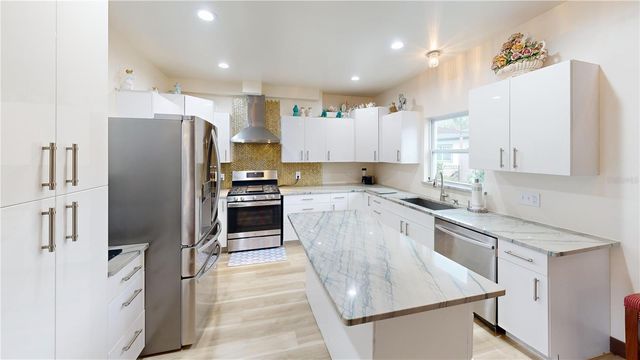 402 E MAPLE STREET, Winter Garden, FL 34787