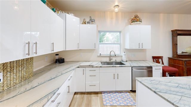 402 E MAPLE STREET, Winter Garden, FL 34787