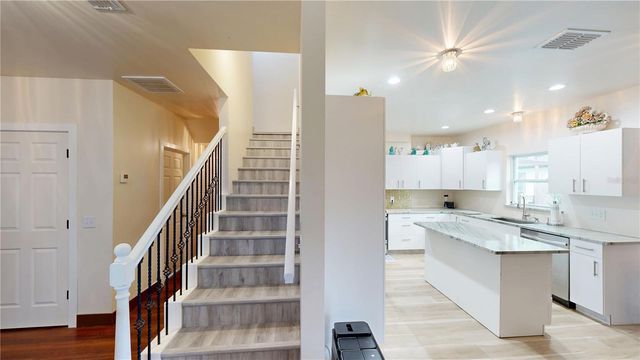 402 E MAPLE STREET, Winter Garden, FL 34787